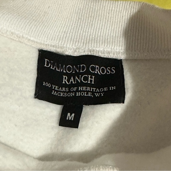 White ‘Diamond Cross Ranch’ Jackson Hole, Wyoming Crew Neck Sweatshirt - Picture 4 of 4